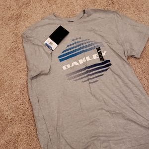 Mens Oakley XL shirts